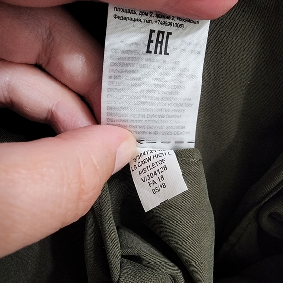 BANANA REPUBLIC Long Sleeve Blouse in Mistletoe Green Size LP NWT - Picture 9 of 10